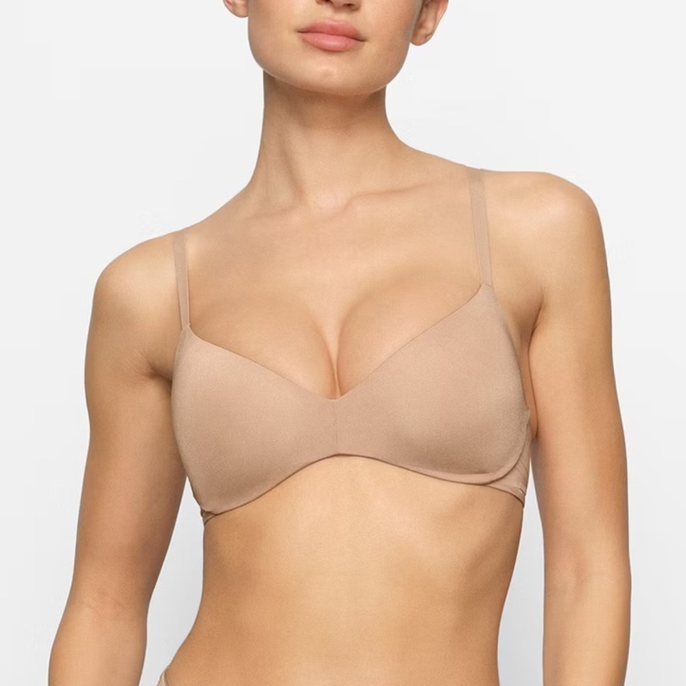 SKIMS WIRELESS FORM PUSH-UP PLUNGE BRA 34C